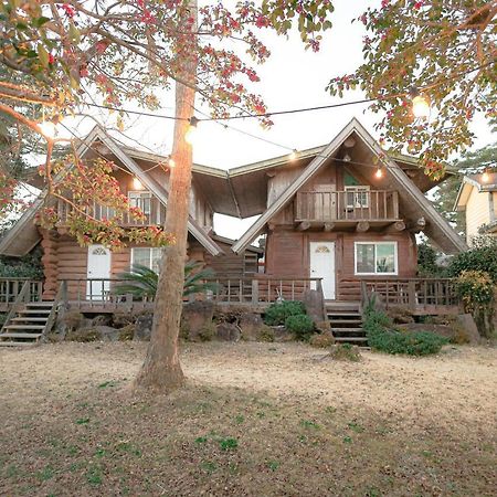 Jeju Log Village Pension Seogwipo Bagian luar foto