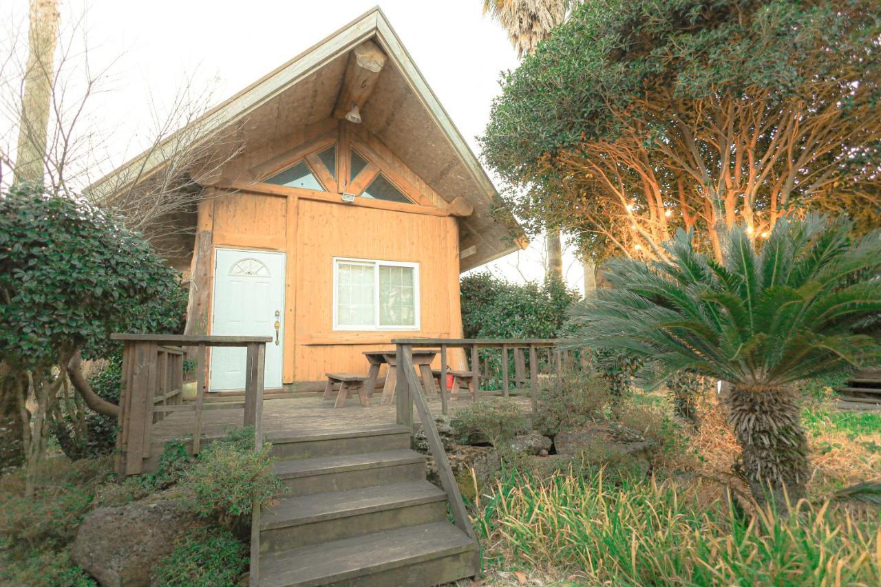 Jeju Log Village Pension Seogwipo Bagian luar foto
